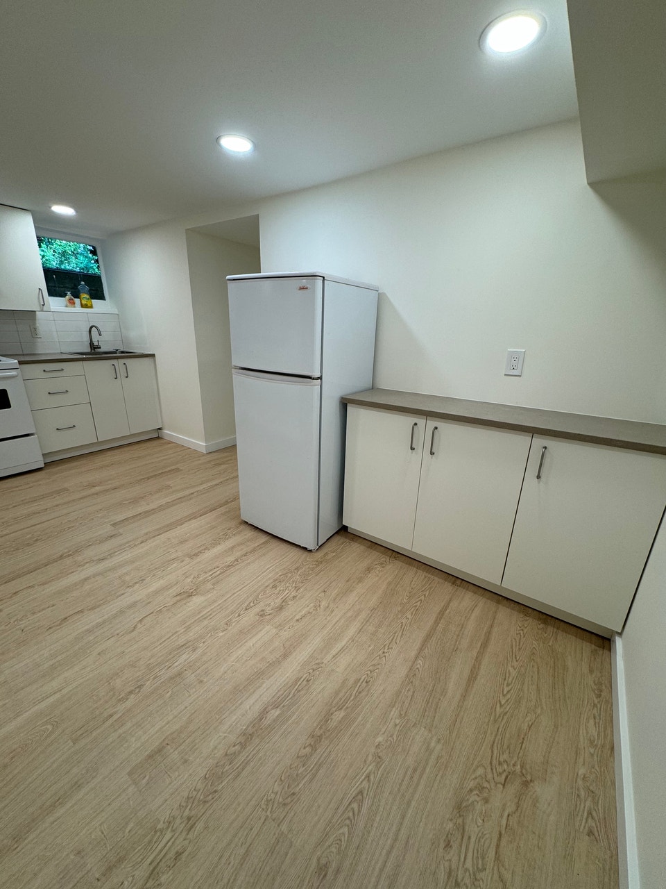 2 Beds 1 Bath Apartment CA$3200 / Month - Avail Dec 1 - NEAR UBC 3