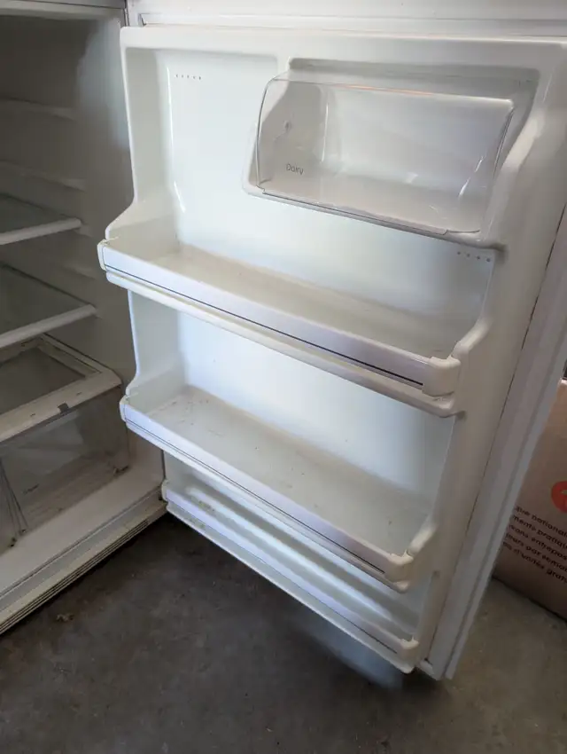 Fridge/Freezer, Magic Chef (Maytag) in Refrigerators in Kitchener / Waterloo - Image 4