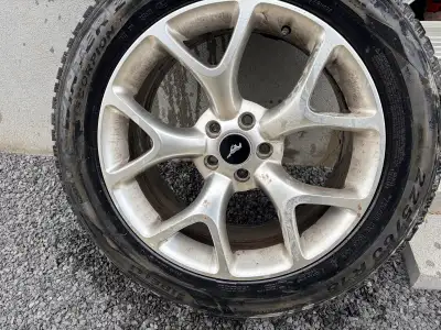 Tires: 225/60/R18 Winter tires/pneu d’hiver Used/utiliser - almost as new/ presque neuves Rims: RSSW...