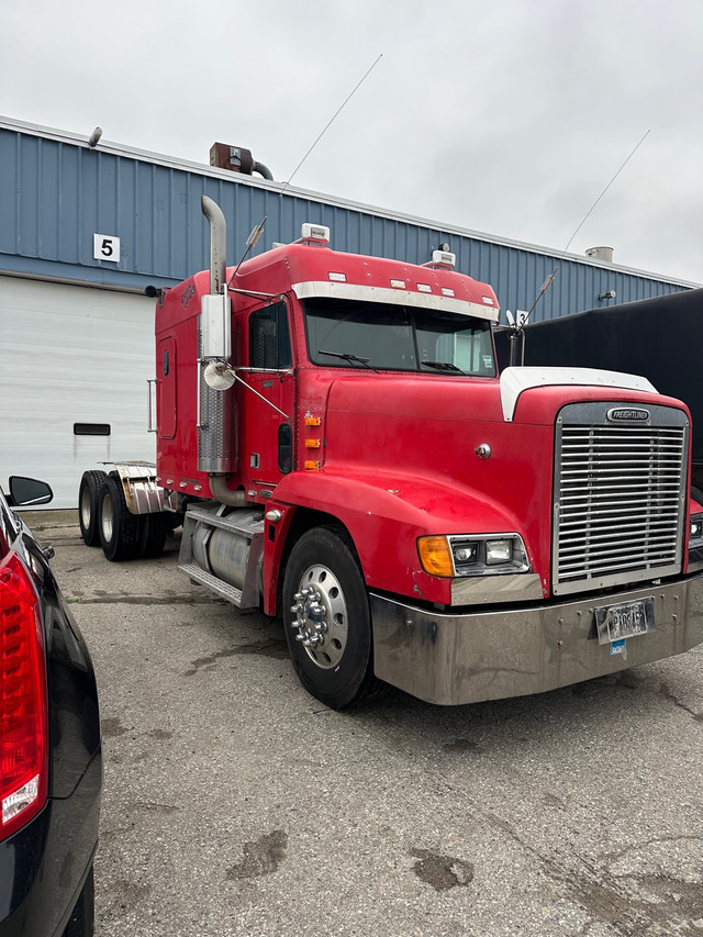 2003 Freightliner FLD-120 in Heavy Trucks in Guelph - Image 2
