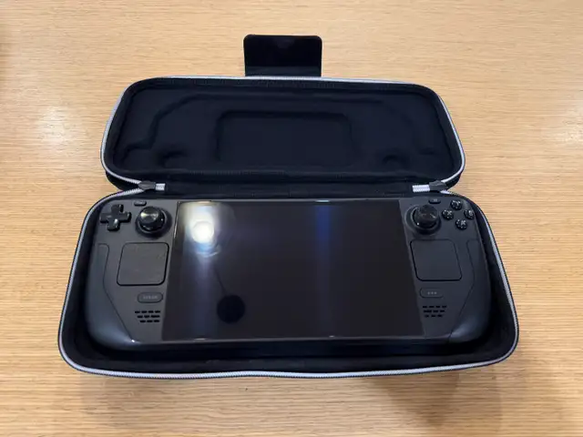 SteamDeck OLED 1TB – Parfait état + accessoires in PC Games in Sherbrooke - Image 7