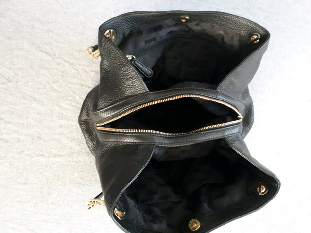 MICHAEL KORS jet set handbag in Women's - Bags & Wallets in Strathcona County - Image 4