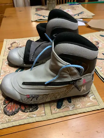 NNN ladies Nordic boots, View more