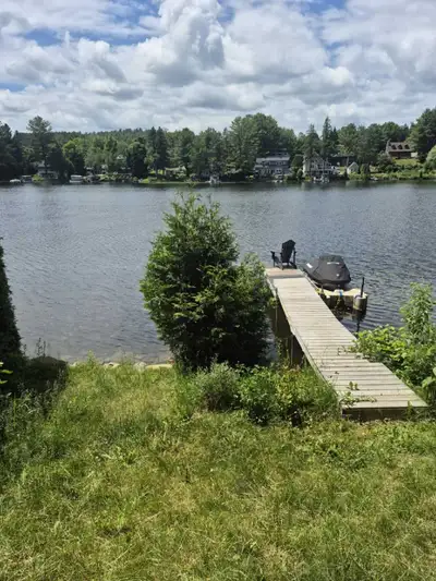 À LOUER – 3 1/2 Bord de lac Situé à Saint-Alphonse-de-Rodriguez, ce joli 3 1/2 à flanc de colline of...