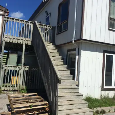 900 sqft storage space/warehouse for Lease/Rent Great Location And Space, Located Near Busy Hwy 400/...