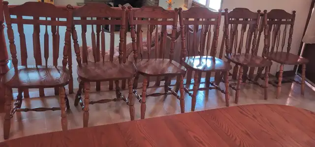 Oak Dining Table with 6 Chairs in Dining Tables & Sets in Hamilton - Image 9