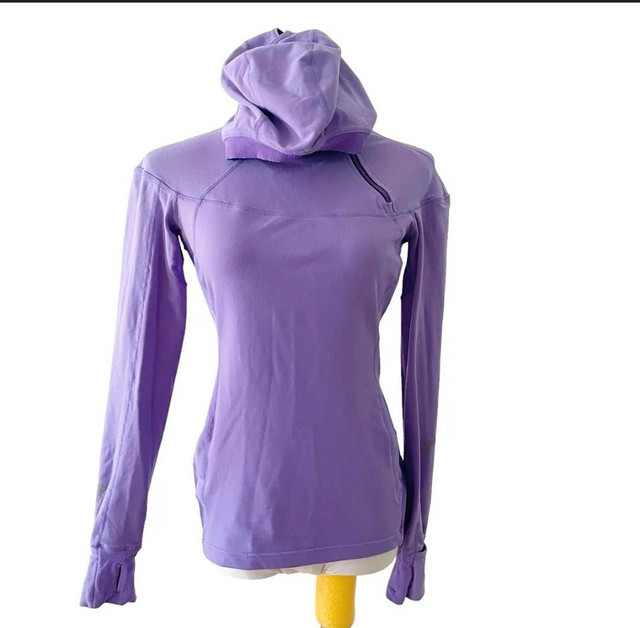 Lululemon s6 purple thumbholes hooded running top  dans Femmes - Autre  à Calgary