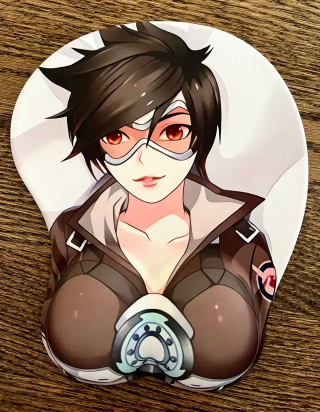 Tracer Overwatch 3D Mousepad Chest Wrist Support Wrist Rest Game in Laptop Accessories in Oakville / Halton Region - Image 2