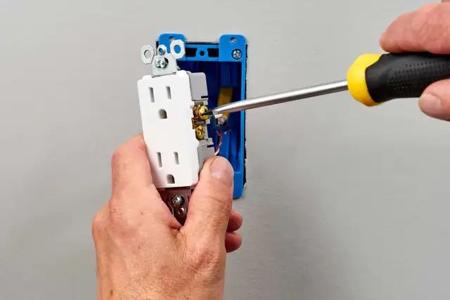 Electrician457910507390914560