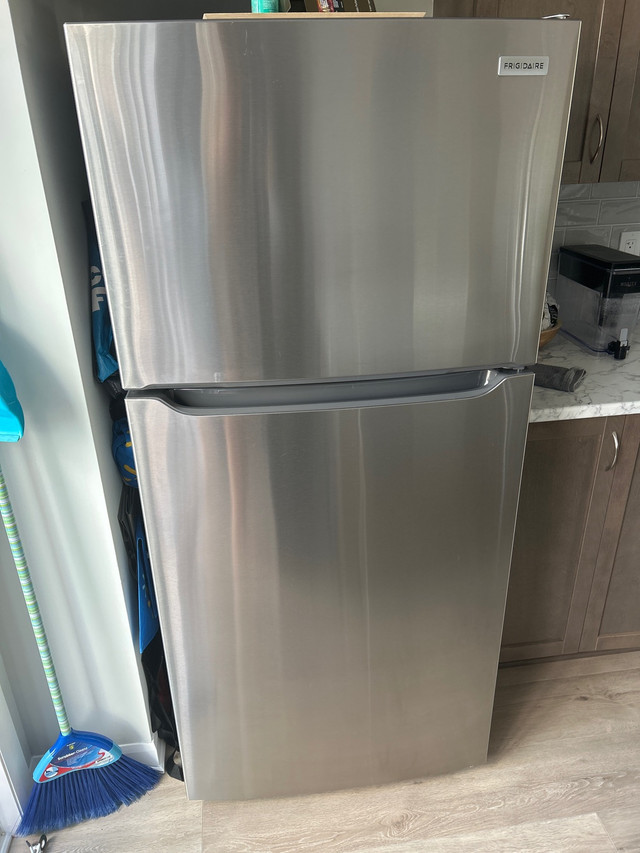 Frigidaire 30" 18.3 Cu. Ft. Top Freezer Refrigerator (FFTR1835VS |  Refrigerators | Ottawa | Kijiji