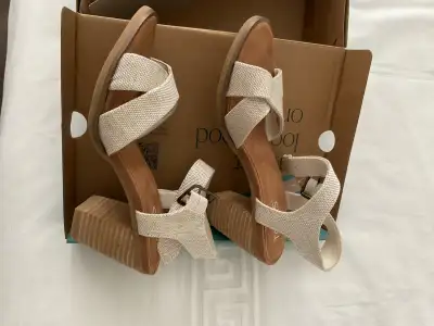 Tom’s Ladies size 5.5 beige coloured Sandals, View more