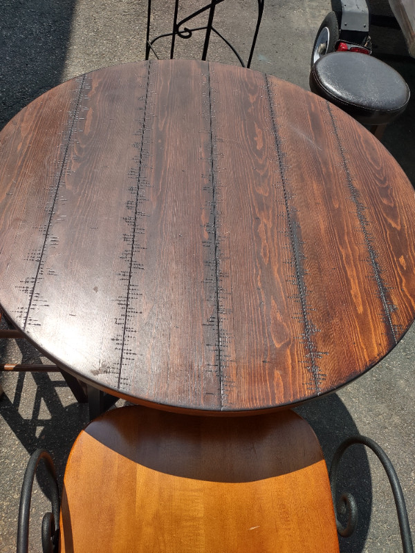 Ashley pub table and stools in Dining Tables & Sets in Renfrew - Image 4