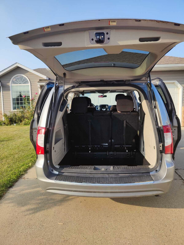 2014 Silver Chrysler Town & Country in Cars & Trucks in Red Deer - Image 3