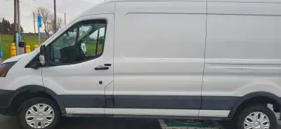 Hi looking for drivers to deliver packages for a company here in the metro area operating ev vans so...