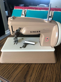 Vintage Singer Sewing Machine, Child's size