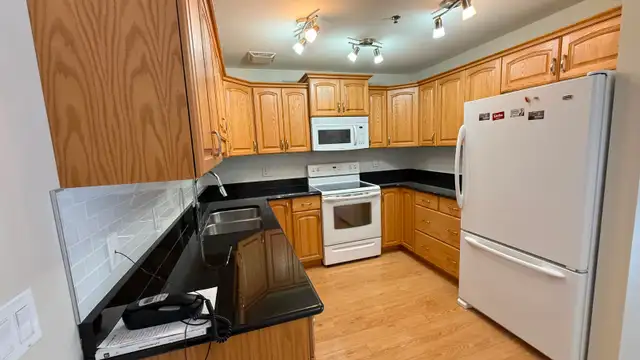 2 BDM 2 Bath EASTSIDE Underground Parking, Elevator