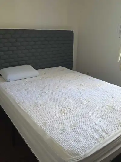 Grande chambre bien situé cure labelle et autoroute 15 pour jeune aidant et travailleur dans maison...