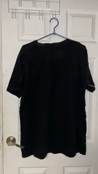 Get ready to show your Raptors pride with this Mitchell & Ness XXL t-shirt! This stylish black tee f...