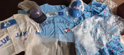 BRAND NEW mint condition souvenirs giveaways Jersey Hoodie Hat Toronto BlueJays Collectibles Collect...