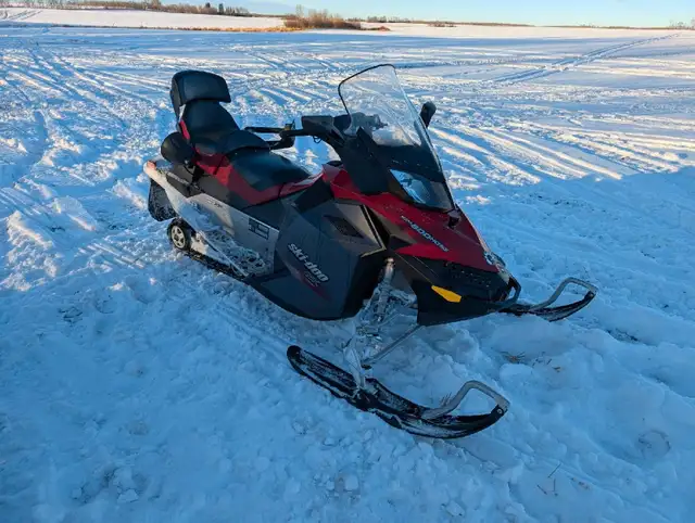 Skidoo 600 GSX Touring in Snowmobiles in Red Deer - Image 2