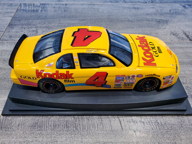 1:24 Diecast Revell Nascar 1997 Chevrolet Monte Carlo Sterling M in Arts & Collectibles in Kawartha Lakes - Image 3