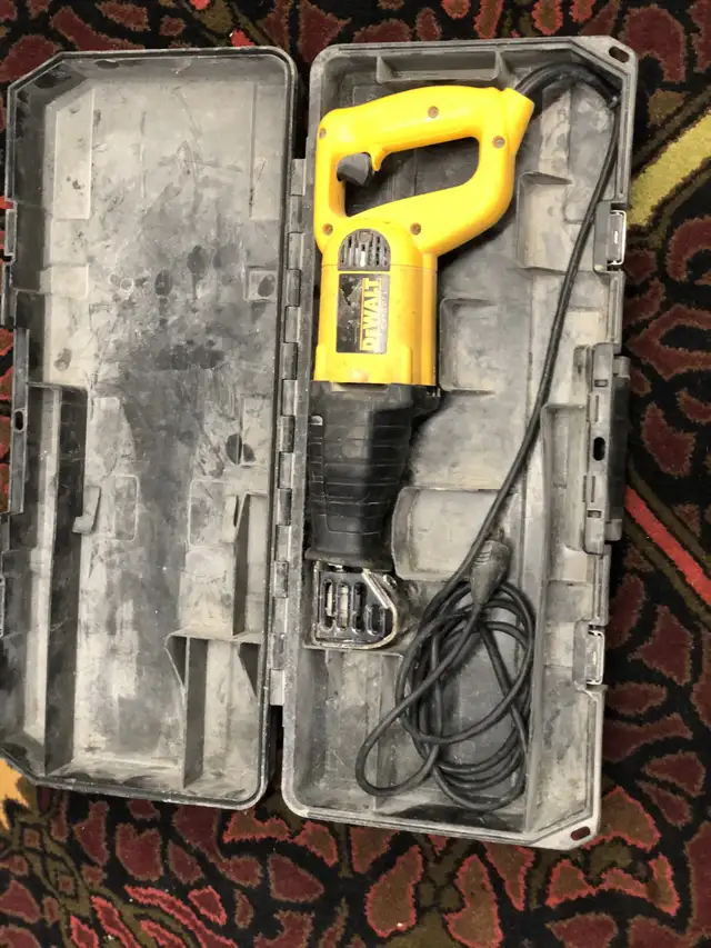 Dewalt Sawzall in Power Tools in Ottawa - Image 2