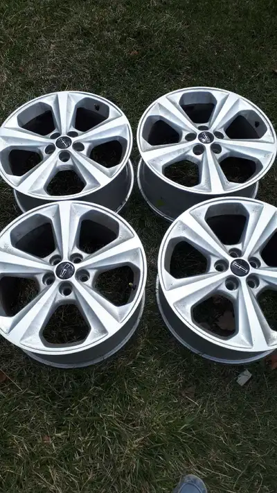 Set of 18 inch alloys rims from a 2020 Lincoln nautilus in exellent condition Bolt pattern 5x108 .ma...