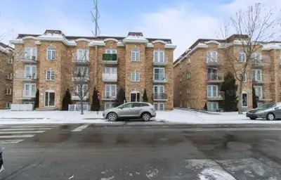 ✅Si intéressé(e), laissez votre numéro ou un message en commentaire oú privé . : 2505, Rue Champdoré...