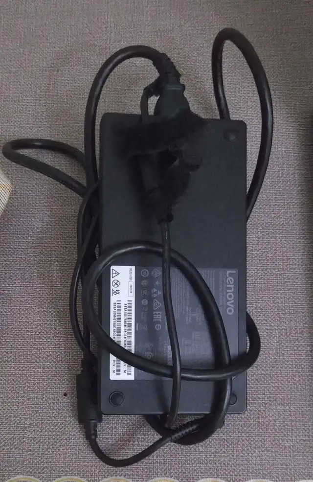 Gaming laptop Lenovo Legion Y540 i7 in Laptops in City of Montréal - Image 4