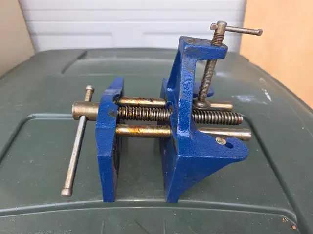 Mastercraft Woodworking Vise, Wide Jaw, 6-in #057-9007-8 Blue in Hand Tools in Windsor Region - Image 10