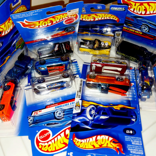 10 Hot Wheels Pickup 56 Chevy, 40 Ford, F-150, Deora Surf boards in Toys & Games in Hamilton - Image 3