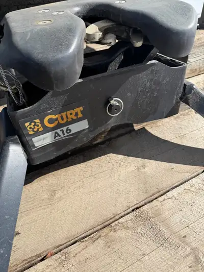 Like New Curt 5th wheel hitch 16K Only used few times , comes with rails and bolts .Located in GP ,...