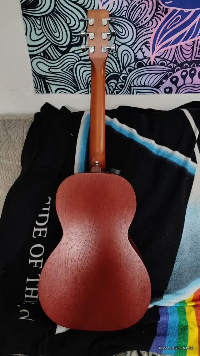 art & lutherie ami spruce burgandy 3/4 in Guitars in Sherbrooke - Image 4