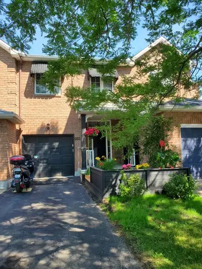 Beautiful and well-maintained 3-bedroom, 2.5-bath townhome in Avalon (Orleans). Near Portobello Blvd...