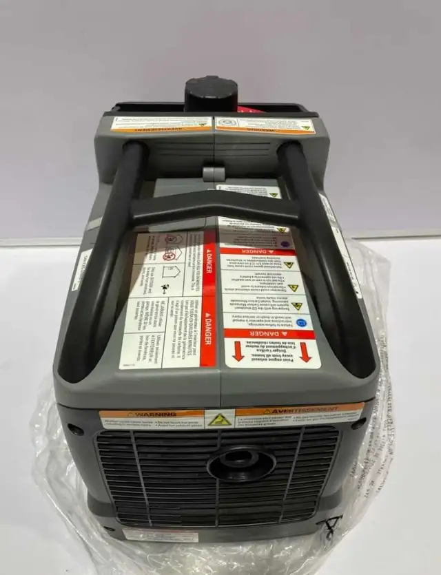 Generator -Briggs & Stratton 2400/1800 Watt Inverter Portable in Outdoor Tools & Storage in Oshawa / Durham Region - Image 4