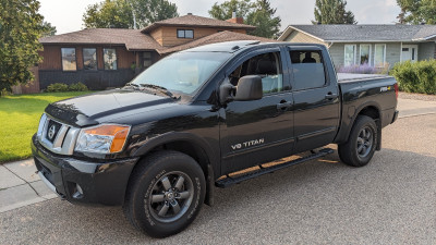 2014 Nissan Titan Pro4X Loaded only 46000km