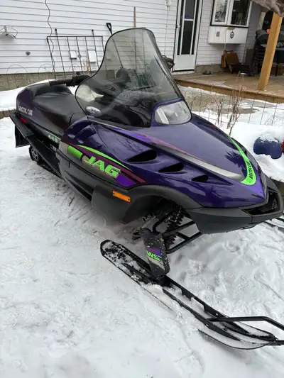 1998 arctic cat jag dlx 440 fan cooled with electric start, heated grips, showroom condition with lo...