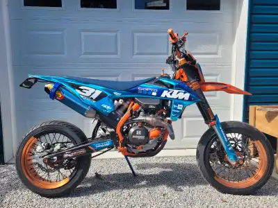 Bike is in perfect condition, never dropped or ridden off road. 10,000$ in parts added including ful...