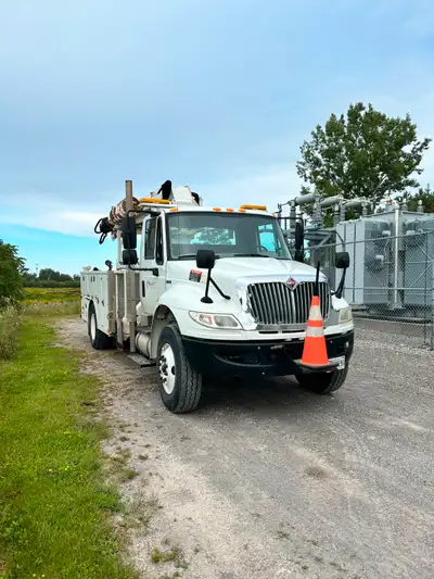 2014 International Altec DL42B Digger Derrick 2014 International 4400 MaxxForce Diesel Automatic 33,...