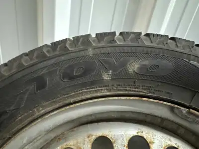 Ce sont des pneus 215/55R16 97H offrant une performance fiable. Veuillez noter que ces pneus sont us...