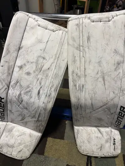 Bauer M5 Pro goalie pads XS Mens, View more