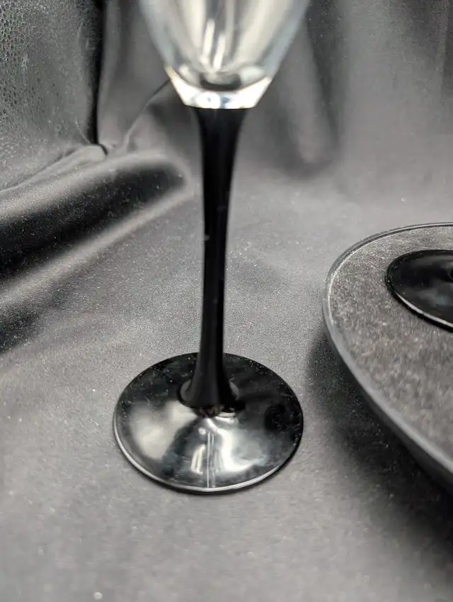 Luminarc Domino Black Stemmed Champagne Flutes Set of 4 in Kitchen & Dining Wares in Calgary - Image 6
