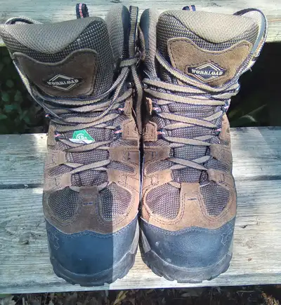 Man's Pro workload  size 9 with max toe  saftey work  boots, View more
