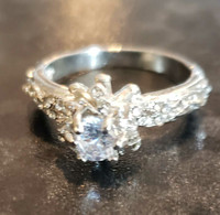 Engagement-Style Pretty Ring