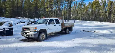 truck runs and drives 4x4 works it is the LBZ DURAMAX truck is single wheel 1ton has a 9 foot long d...