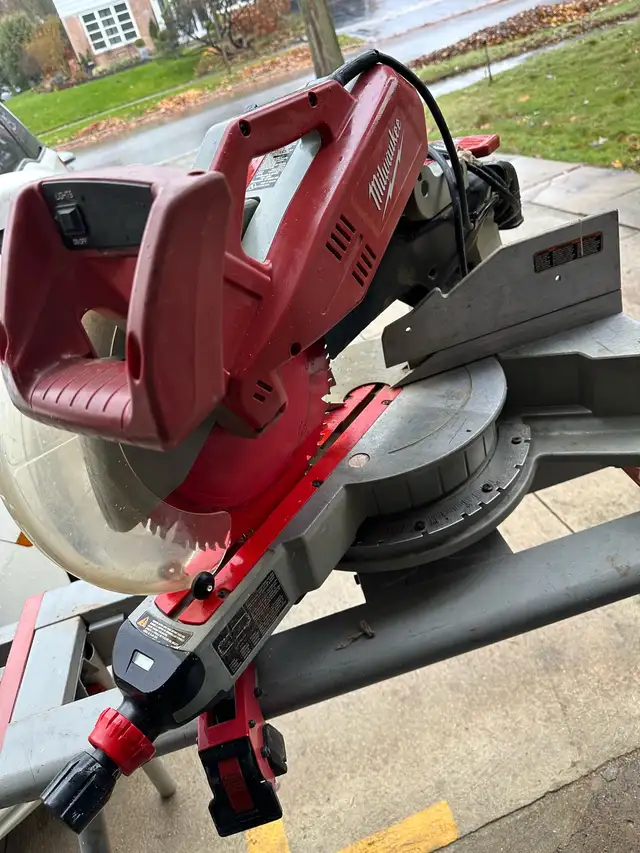 Milwaukee sliding miter saw 12” and stand in Power Tools in Mississauga / Peel Region - Image 3