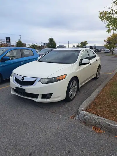 Français : - Moteur 3.5L V6 - Transmission automatique - Toît ouvrant - Sièges chauffants - Bluetoot...