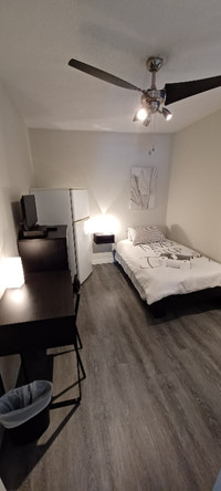 Chambre à louer / room for rent ( 43-4B)