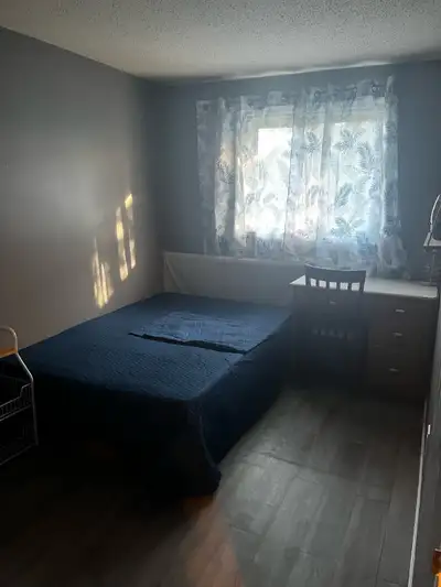 1 bedroom in 3 bedroom townhouse