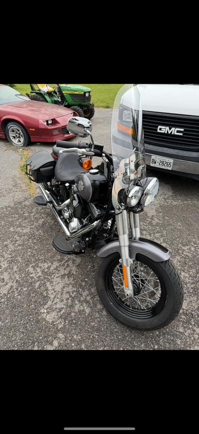 MINT CONDITION BARELY USED 2015 HARLEY DAVIDSON SOFT TAIL SLIM - $15,000 - gun metal edition -like n...